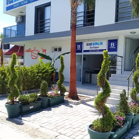 Ege Birlik Boutique לינה וארוחת בוקר 2*